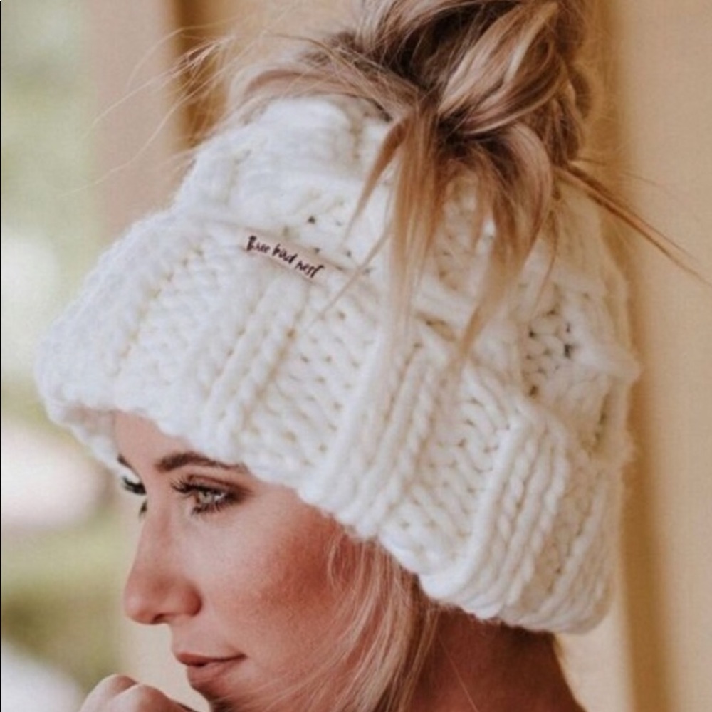 Measy bun chunky-knit hat